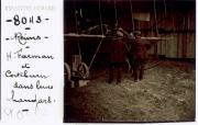 H Farman et Cockburn dans leurs hangars