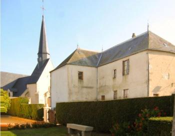 Eglise et presbytere de nouans dans le maine